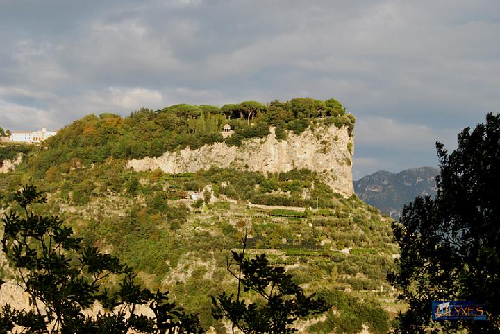 spuntone roccioso di villa cimbrone .JPG